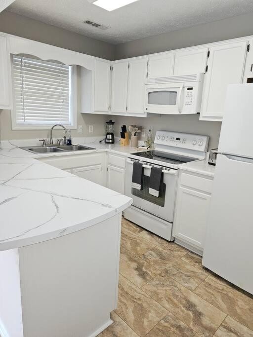 Close To The And Attractions! Perfect For Families Or Traveling Nurses! Wilmington