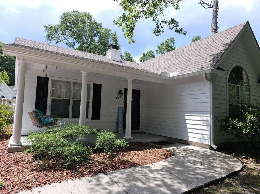 Close To The And Attractions! Perfect For Families Or Traveling Nurses! Holiday home *