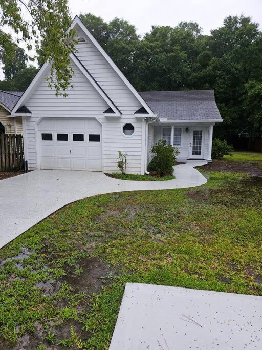 Close To The And Attractions! Perfect For Families Or Traveling Nurses! Holiday home *