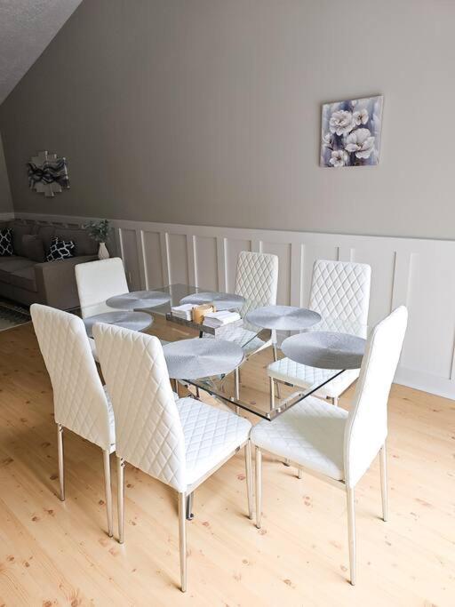 Close To The And Attractions! Perfect For Families Or Traveling Nurses!