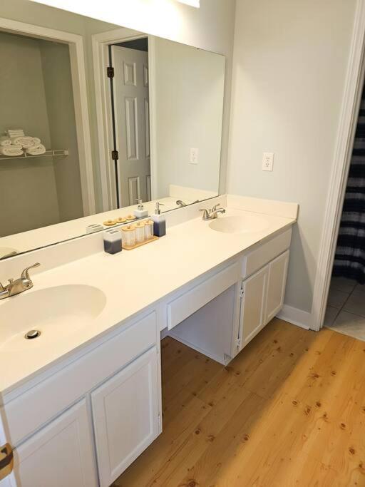 Close To The And Attractions! Perfect For Families Or Traveling Nurses! Ferienhaus *